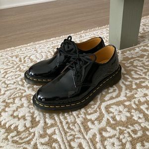 NWOB Dr. Martens Oxford